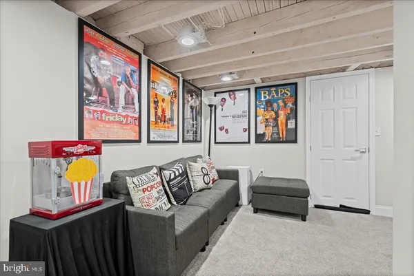 a view of a livingroom with an entryway