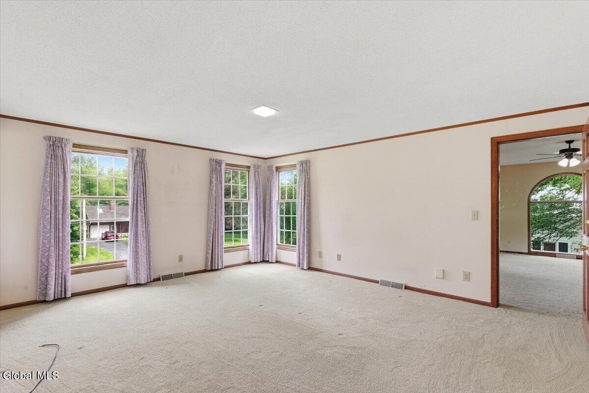 908 Mohegan Road Niskayuna, NY 12309 - Photo 22 of 40 31-025_MW2_0404