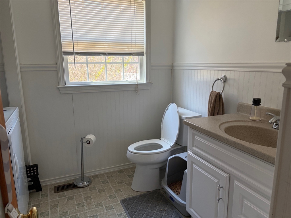 112 Marlboro Road Southborough, MA 01772 - Photo 9 of 16