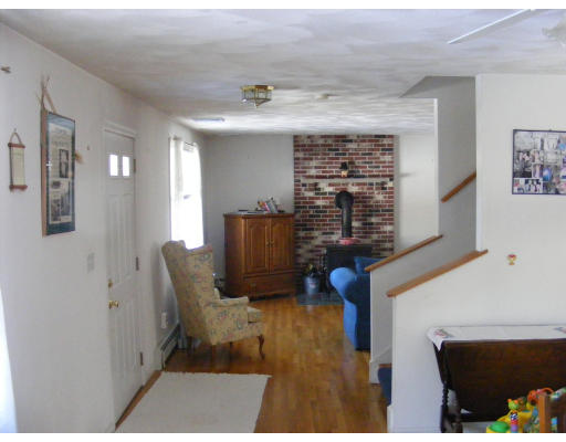 32 Evergreen Road Natick, MA 01760 - Photo 12 of 24 a workspace with furniture and window