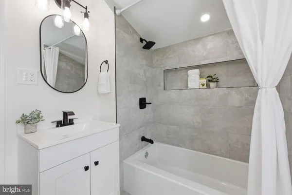 $389,500 | 1101 North Royal Avenue, Front Royal, VA 22630