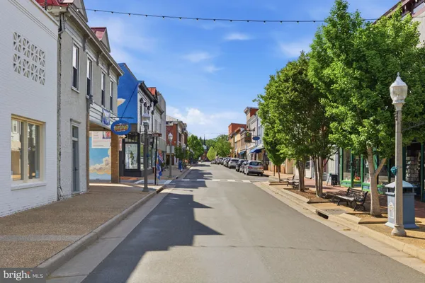 $389,500 | 1101 North Royal Avenue, Front Royal, VA 22630