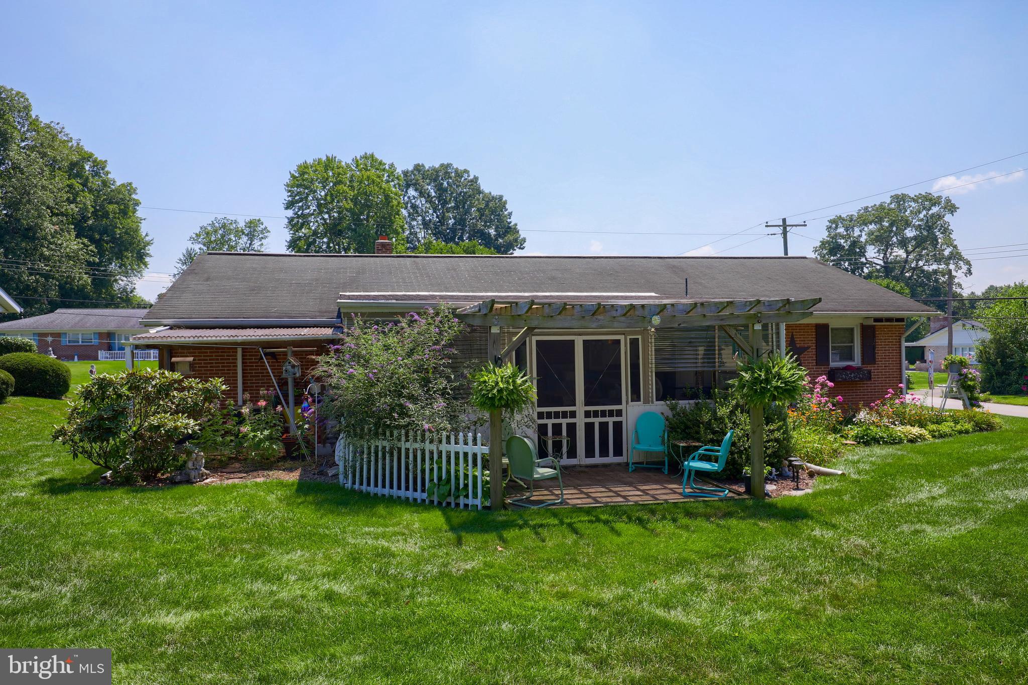 1899 Marigold Road York, PA 17408 - Photo 3 of 27 Gallery Image 3