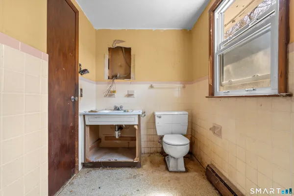 $239,000 | 48 Manor Lane, Wolcott, CT 06716