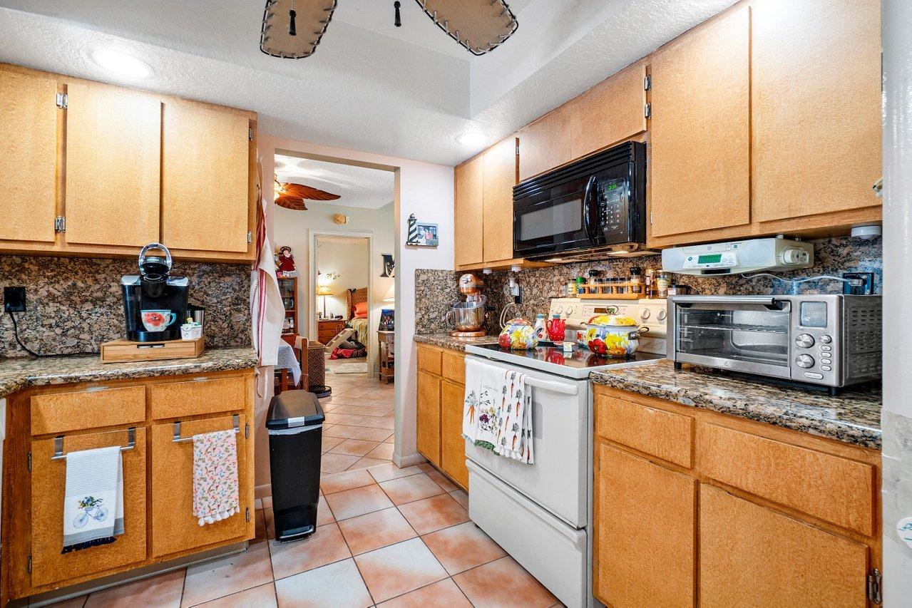 1235 Whimbrel Road Wellington, FL 33414 - Photo 13 of 31 016-1235WhimbrelRoad-Wellington-FL-33414