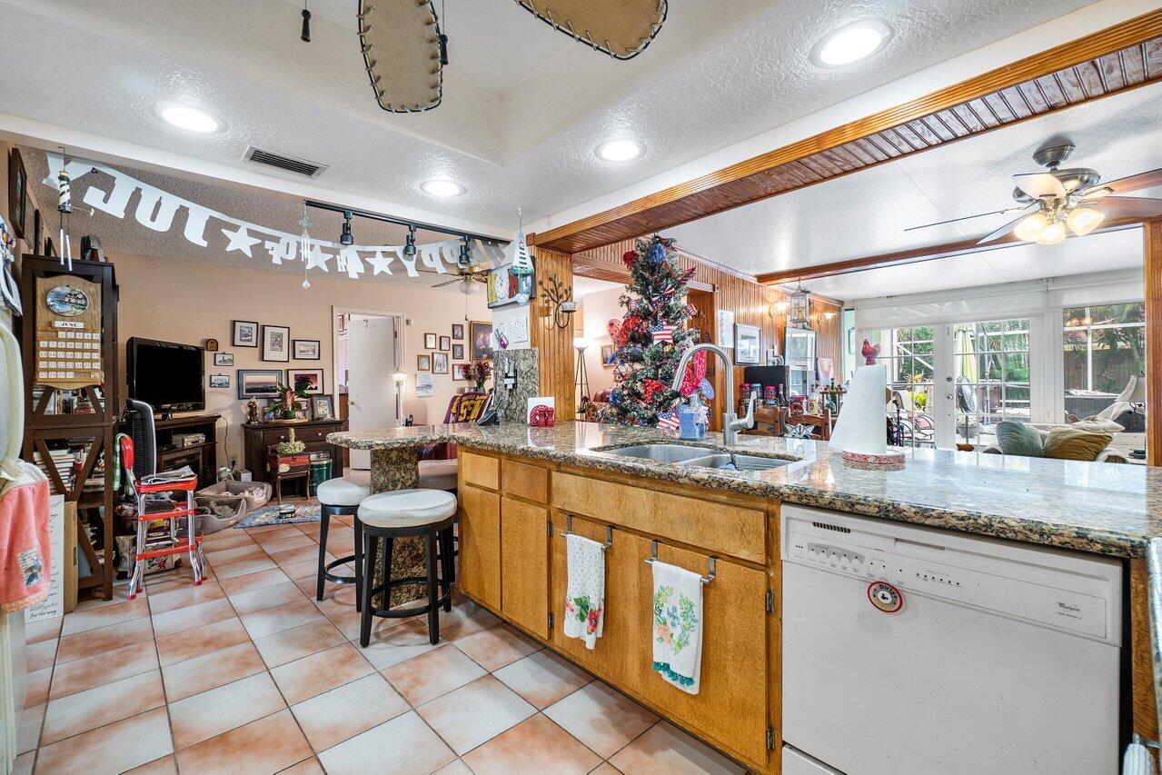 1235 Whimbrel Road Wellington, FL 33414 - Photo 15 of 31 015-1235WhimbrelRoad-Wellington-FL-33414