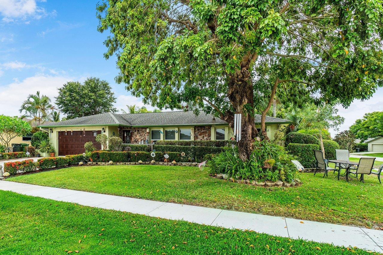 1235 Whimbrel Road Wellington, FL 33414 - Photo 29 of 31 002-1235WhimbrelRoad-Wellington-FL-33414