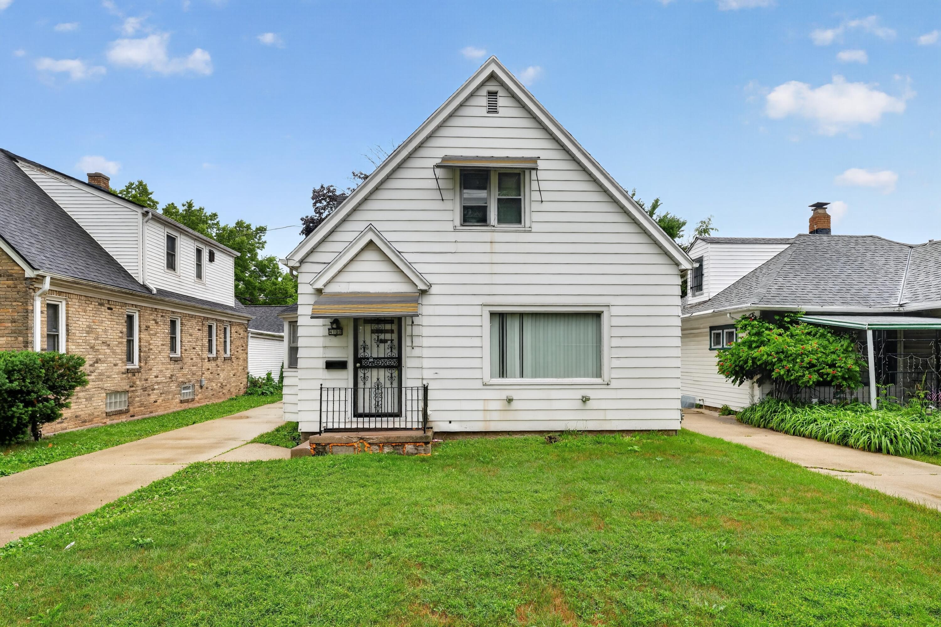 4109 North 39th Street Milwaukee, WI 53216 - Photo 1 of 37 10_4109_N_39th_St-Exterior-8848