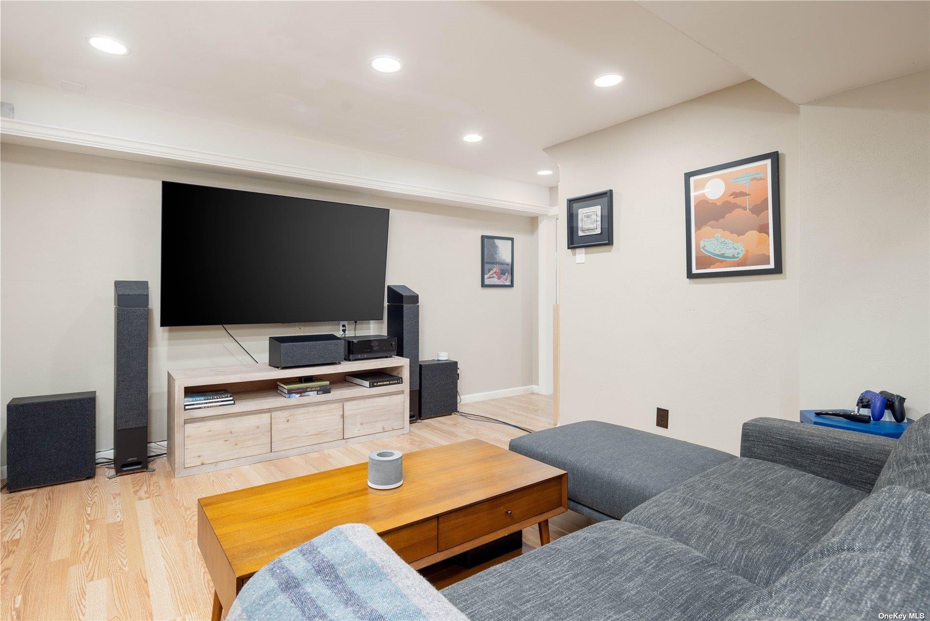1600 Westview Drive Mattituck, NY 11952 - Photo 22 of 25 a living room with furniture and a flat screen tv