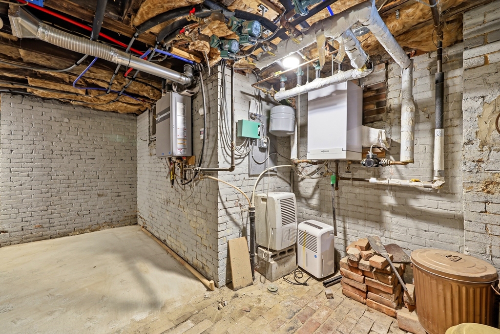 151 Bowdoin Street Springfield, MA 01109 - Photo 30 of 38