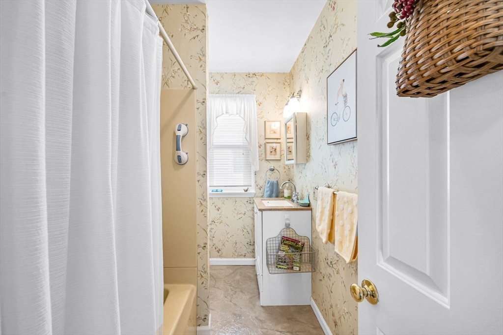 162 Hubbard Street Ludlow, MA 01056 - Photo 18 of 37