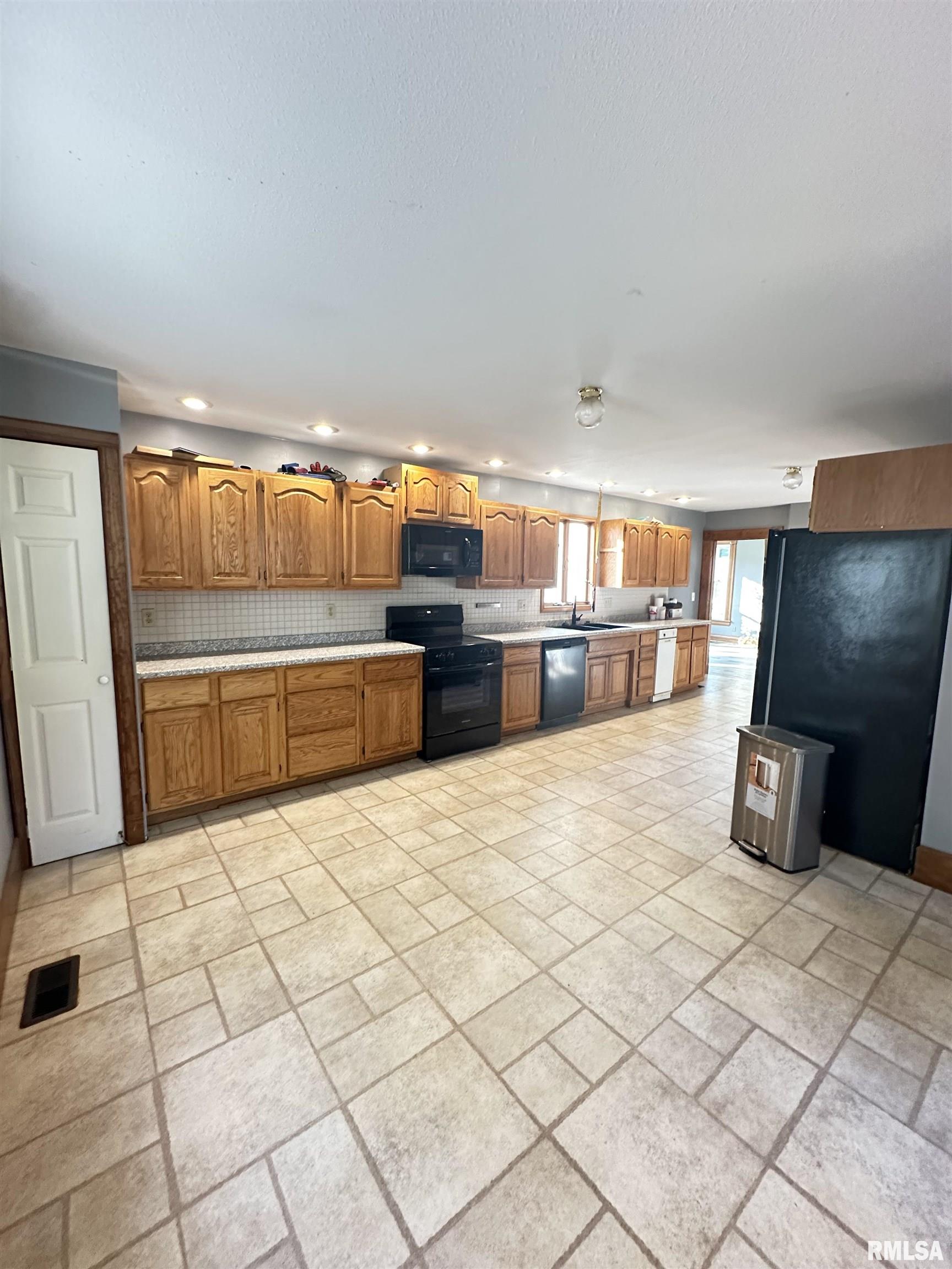 112 Willards Ferry Road Jonesboro, IL 62952 - Photo 8 of 27 Gallery Image 8