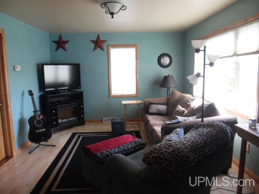 1114 Willow Road Gladstone, MI 49837 - Photo 2 of 43