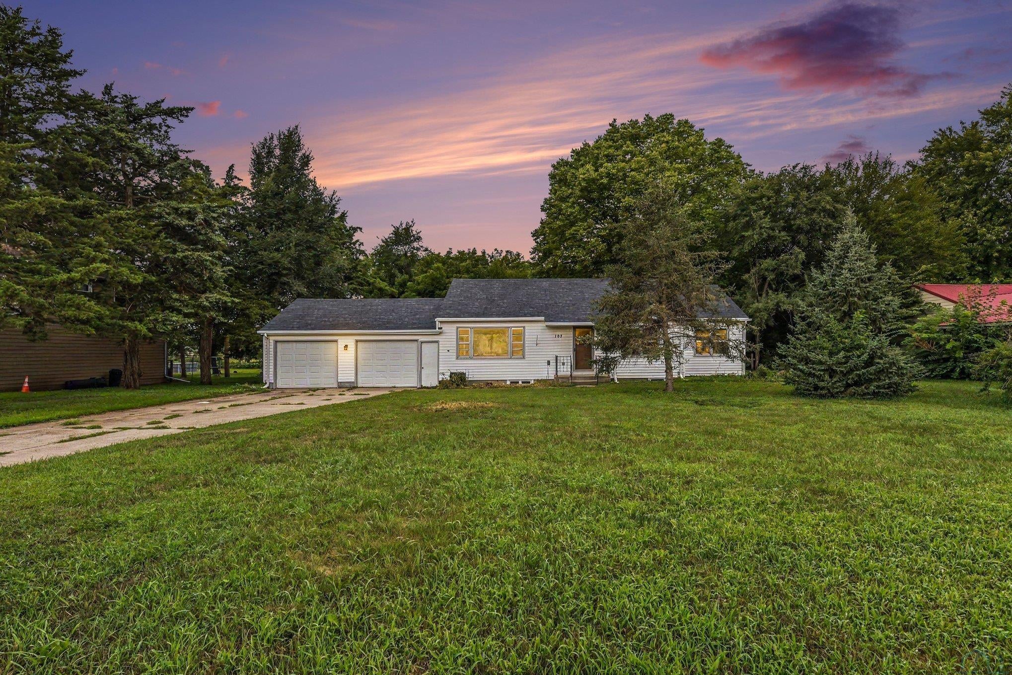107 South Crawford Road Vermillion, SD 57069 - Photo 1 of 26 Gallery Image 1