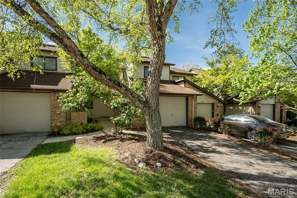 628 Painted Vista Drive Ballwin, MO 63021 - Photo 2 of 32