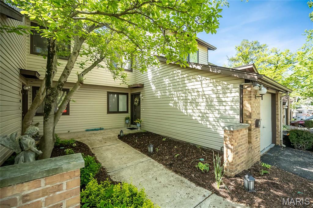 628 Painted Vista Drive Ballwin, MO 63021 - Photo 4 of 32