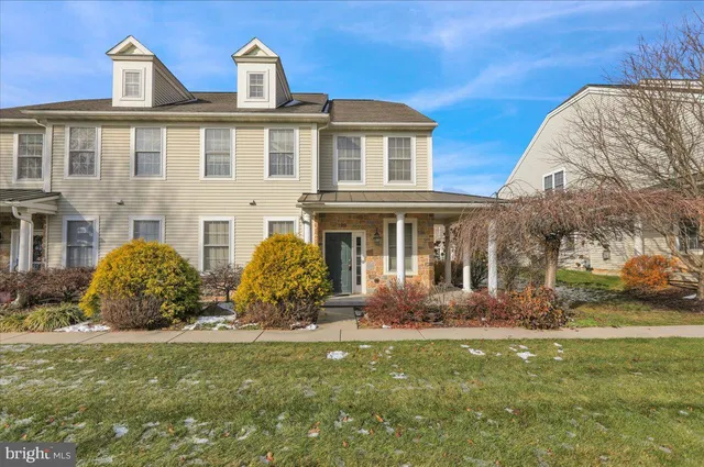 a front view of house with yard