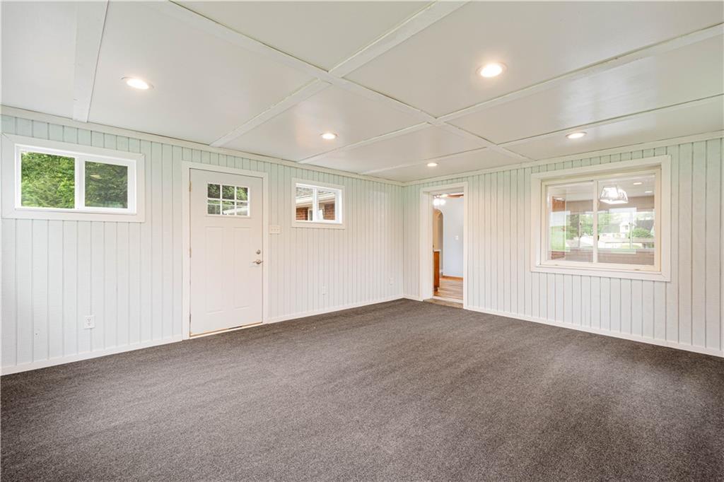 282 Spring Run Road Crescent, PA 15046 - Photo 12 of 44