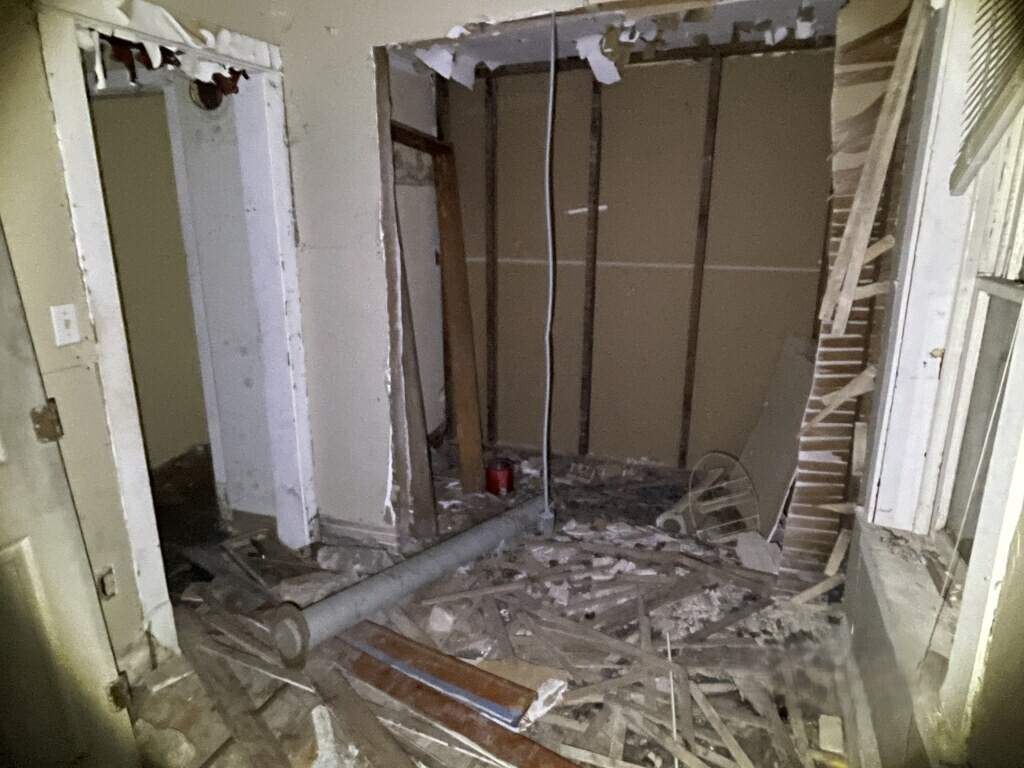 8447 South Escanaba Avenue Chicago, IL 60617 - Photo 4 of 8 a view of a bathroom