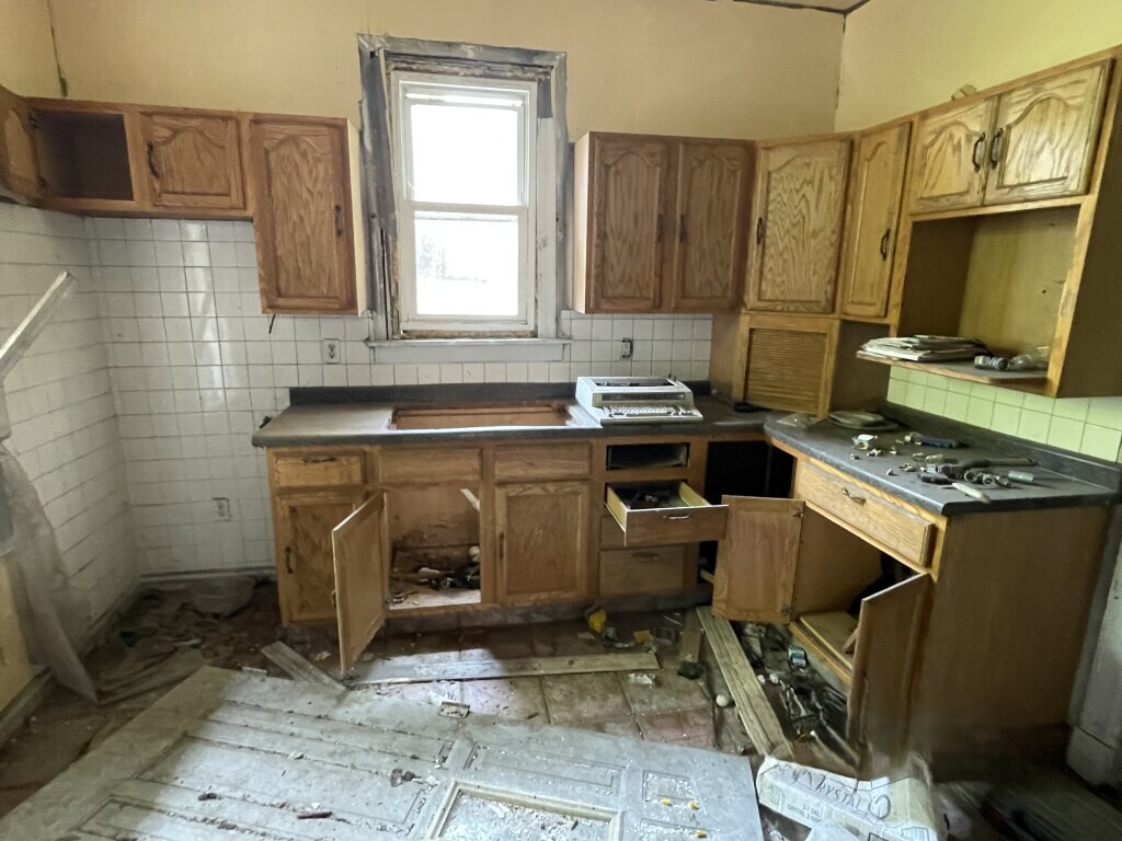 8447 South Escanaba Avenue Chicago, IL 60617 - Photo 7 of 8 a kitchen with a sink stove and cabinets