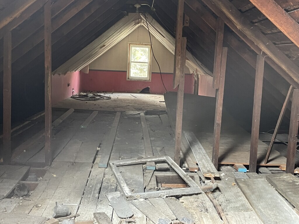 8447 South Escanaba Avenue Chicago, IL 60617 - Photo 8 of 8 a backyard of a house with table and chairs