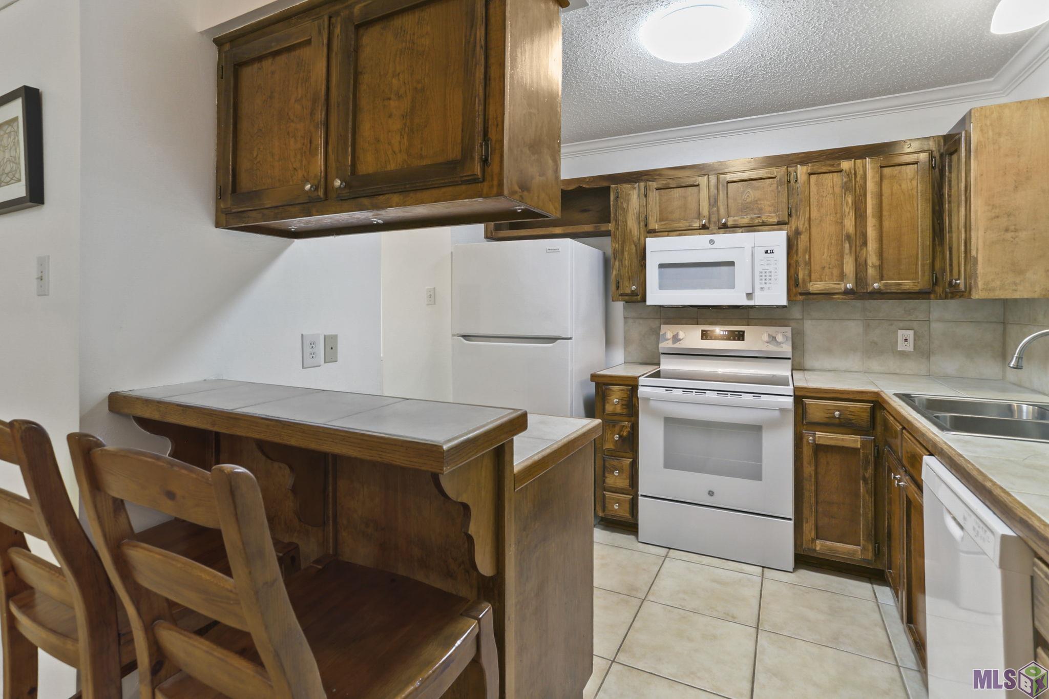 954 Ridgepoint Court, Unit 15D Baton Rouge, LA 70810 - Photo 5 of 12