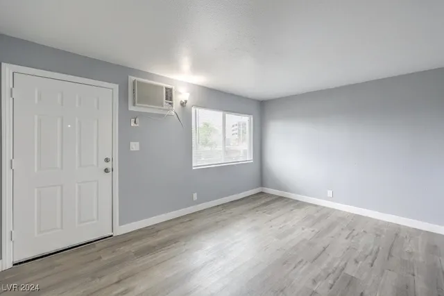 $695 | 324 West Cleveland Avenue, Unit 10, Las Vegas, NV 89102