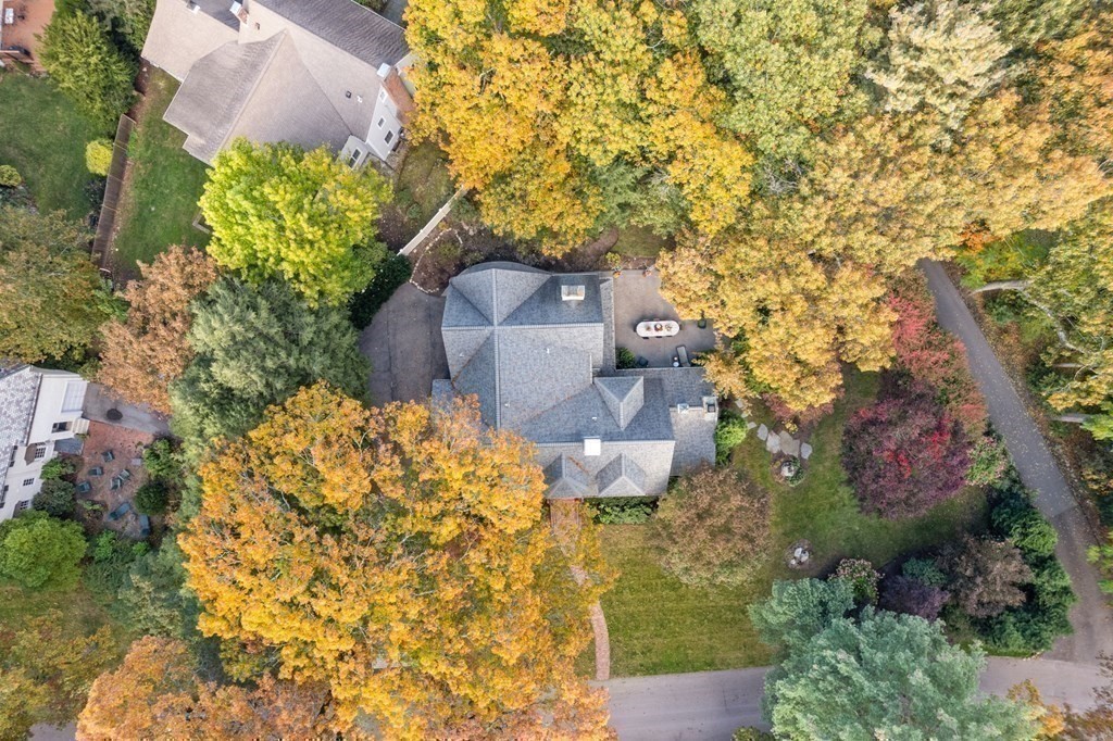 37 Boulder Road Wellesley, MA 02481 - Photo 42 of 42 a picture of flowers