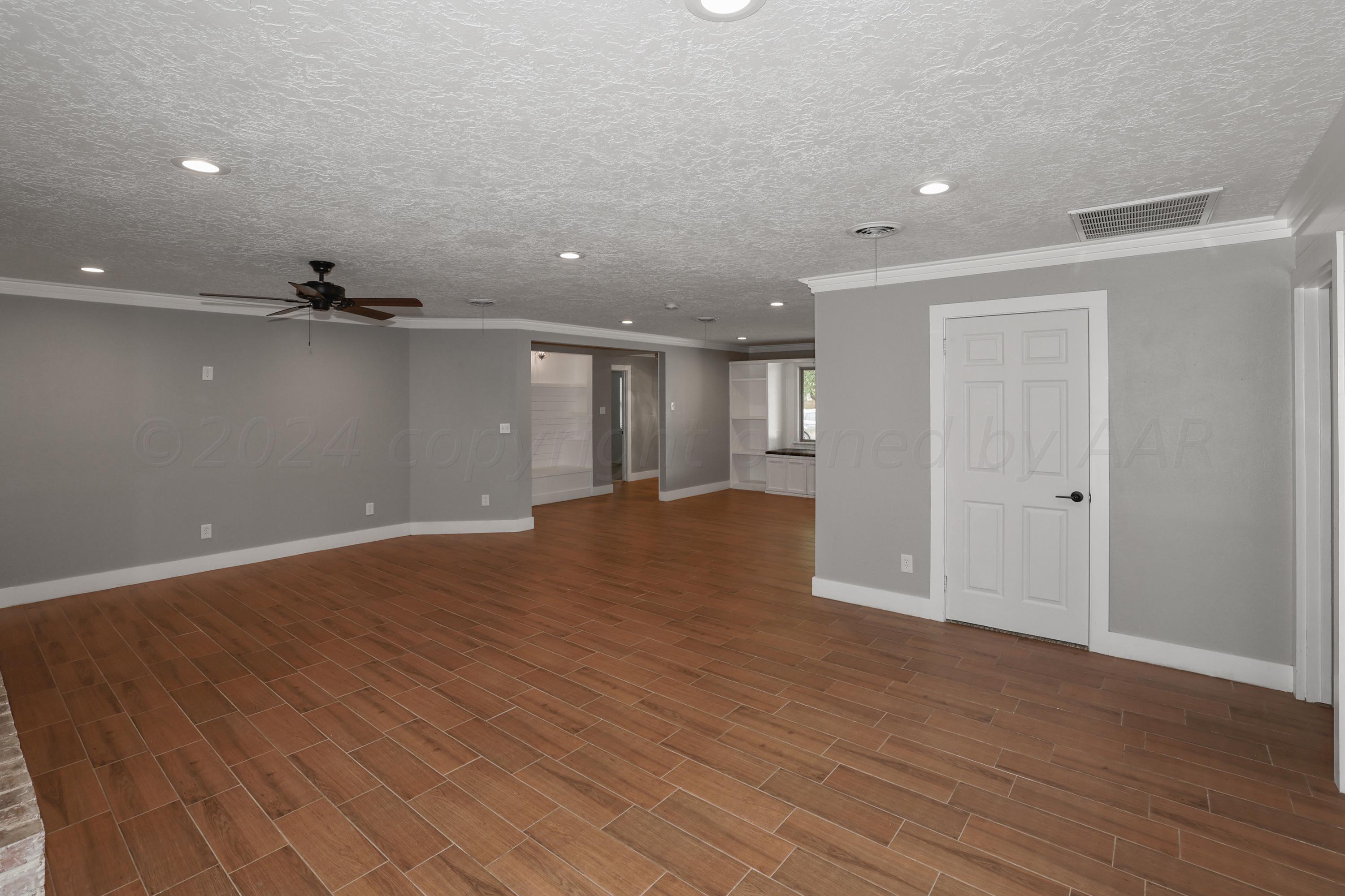 6308 Gainsborough Road Amarillo, TX 79106 - Photo 17 of 44 8-Living Area