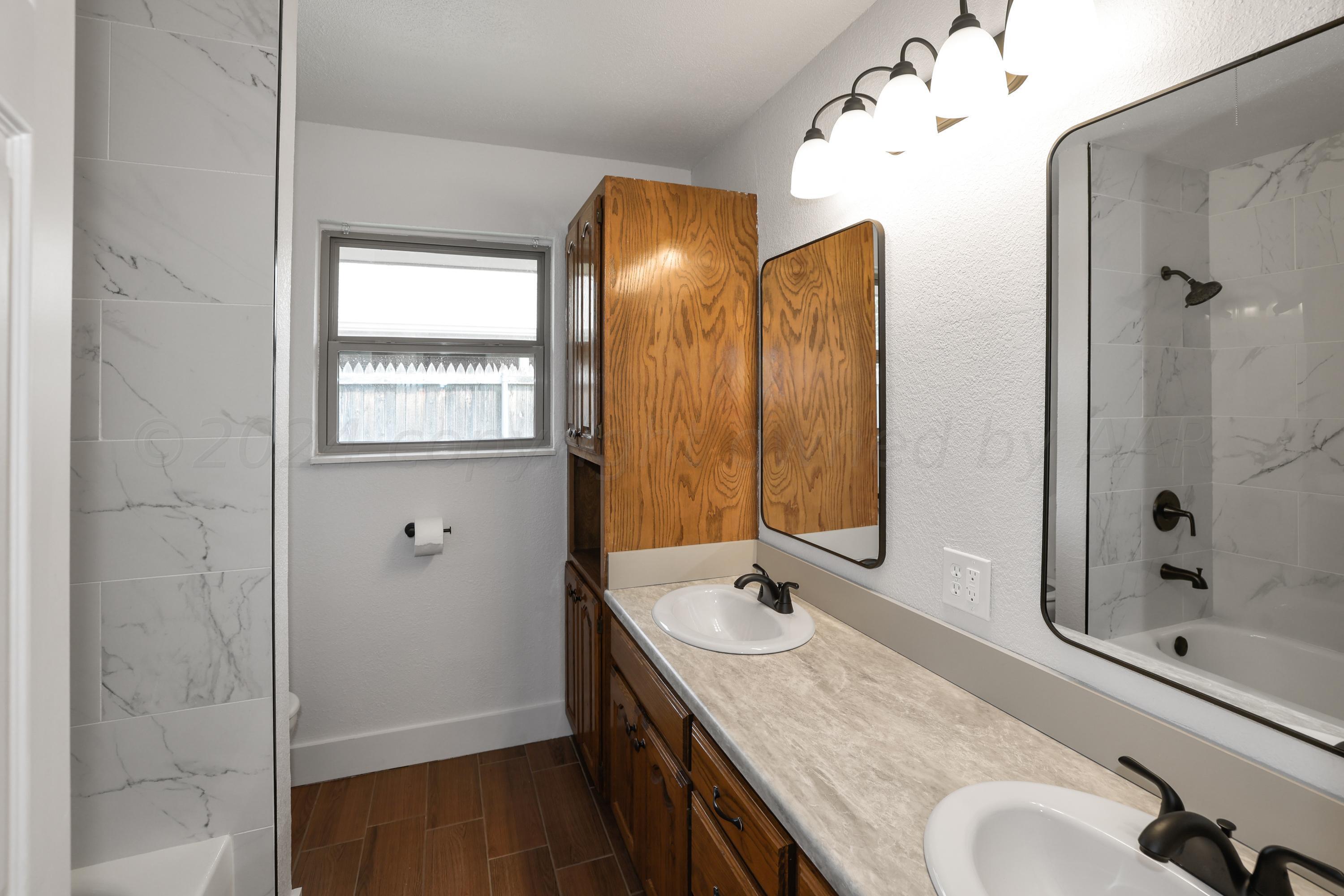 6308 Gainsborough Road Amarillo, TX 79106 - Photo 34 of 44 21-Bathroom