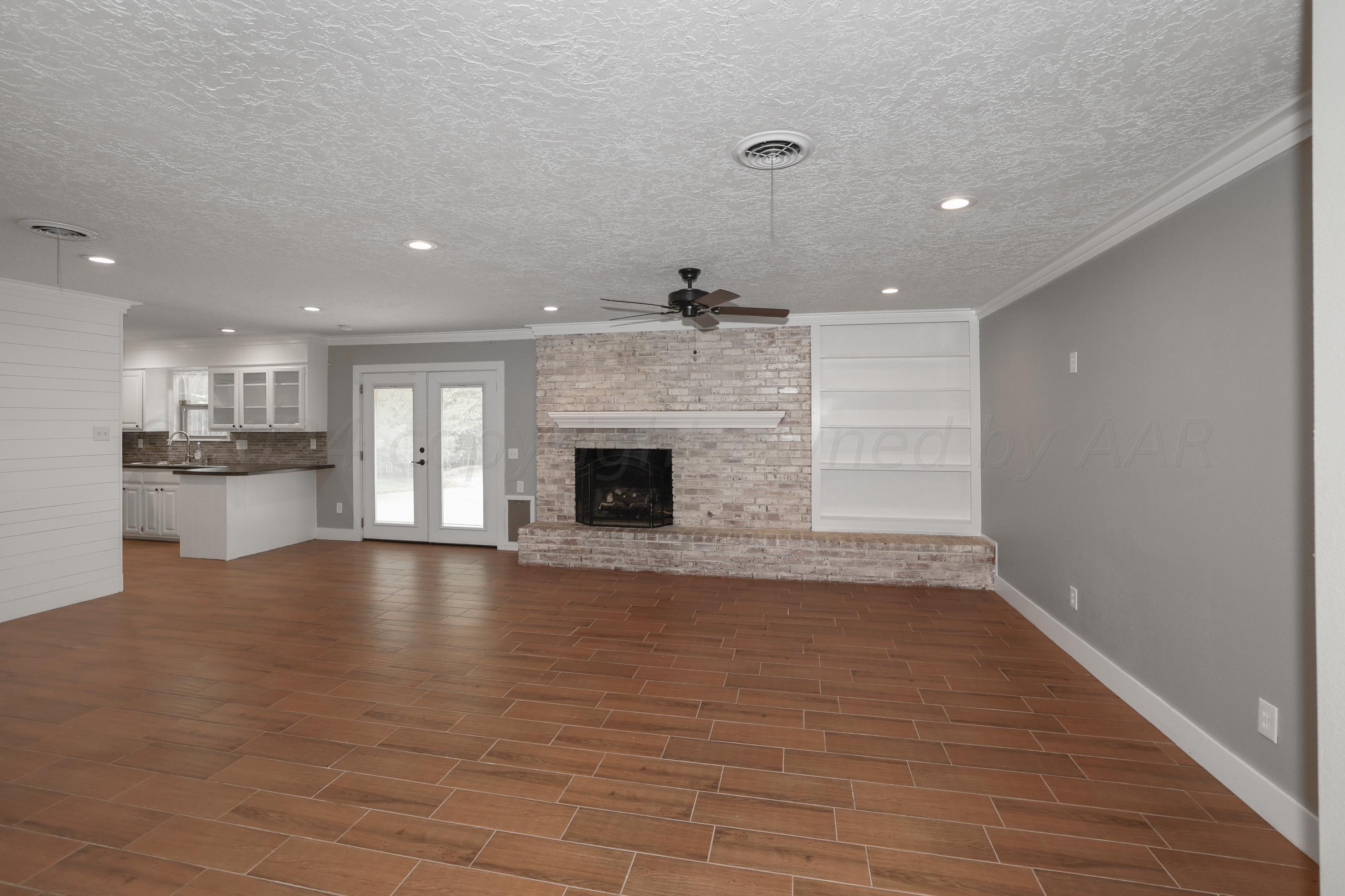 6308 Gainsborough Road Amarillo, TX 79106 - Photo 4 of 44 6-Living Area