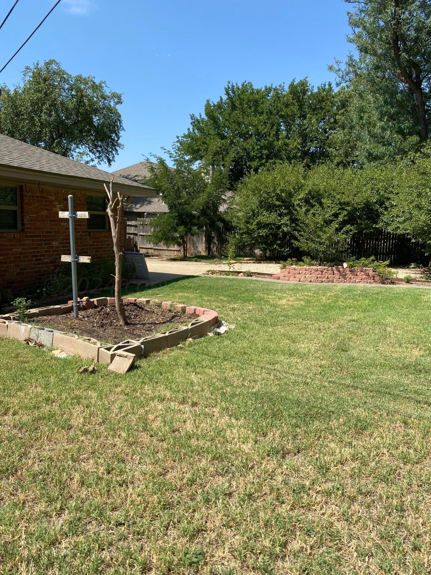 6308 Gainsborough Road Amarillo, TX 79106 - Photo 42 of 44 backyard