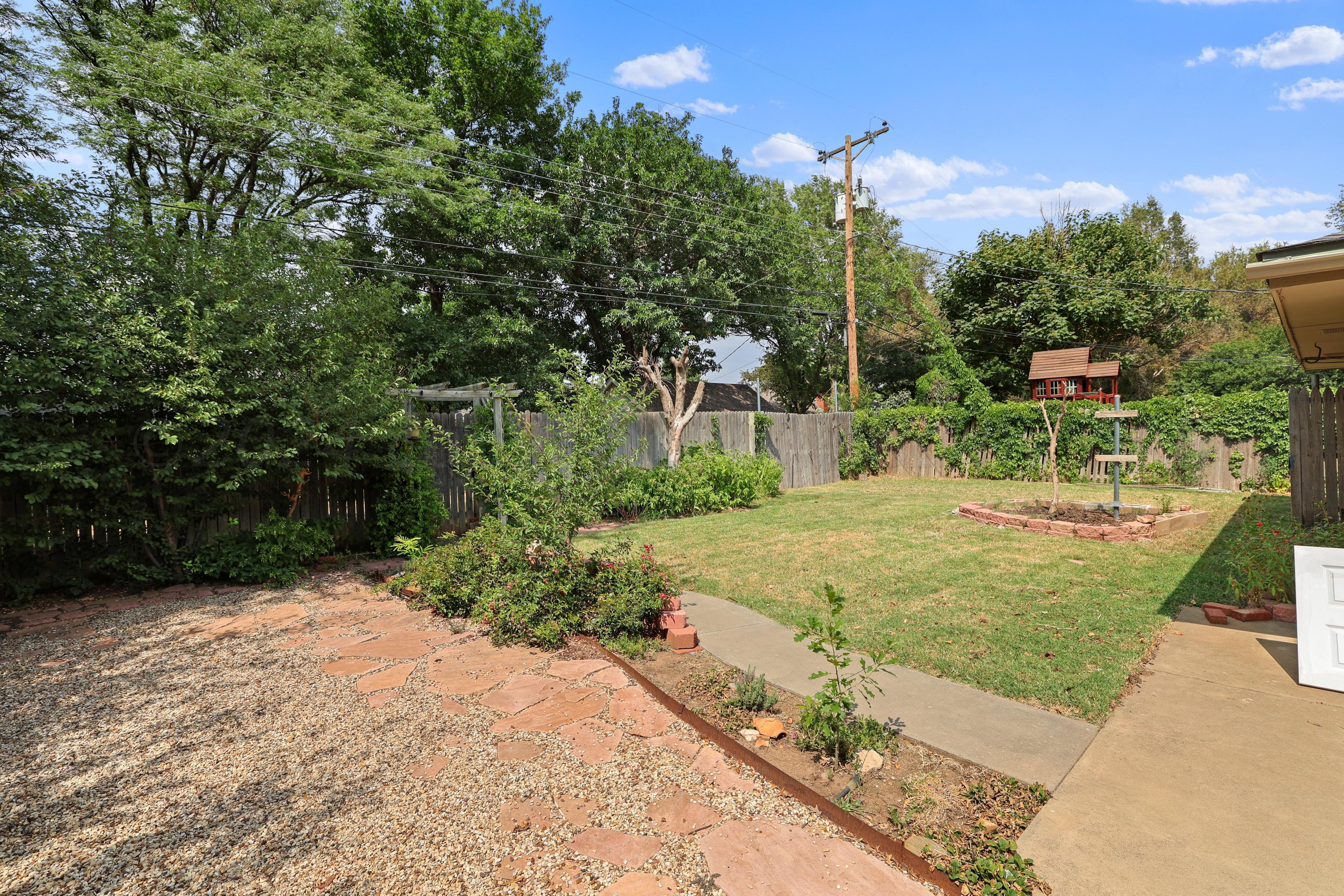 6308 Gainsborough Road Amarillo, TX 79106 - Photo 43 of 44 28-Backyard