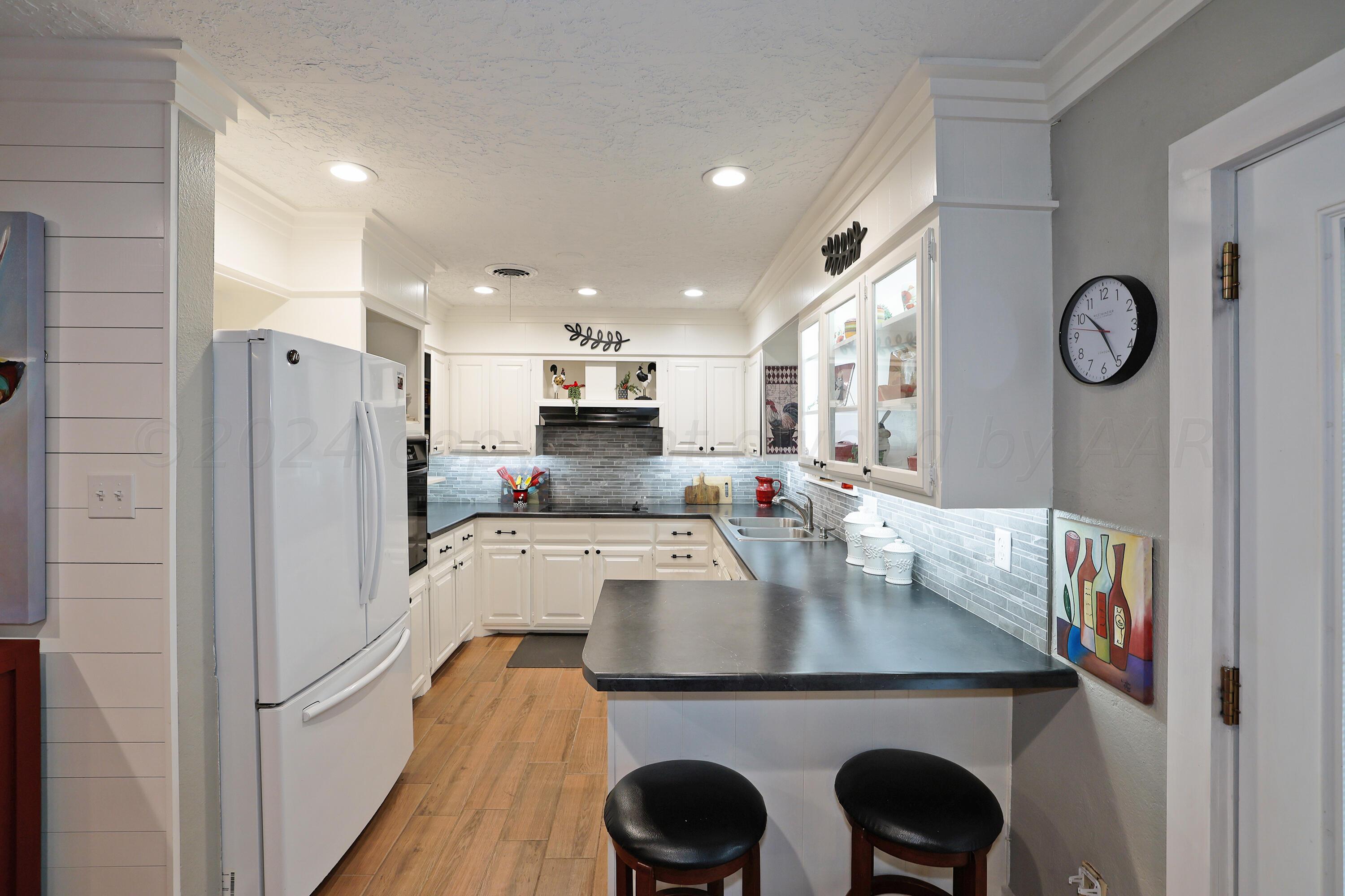 6308 Gainsborough Road Amarillo, TX 79106 - Photo 5 of 44 Kitchen2