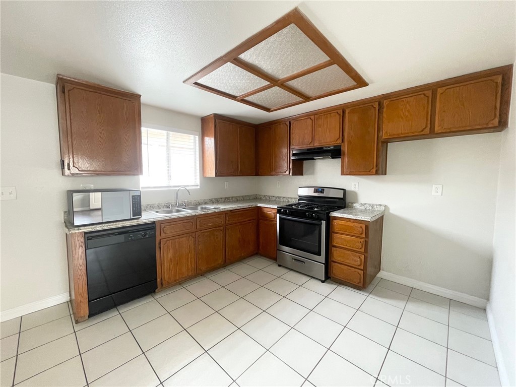 156 East Baseline Road, Unit A San Dimas, CA 91773 - Photo 5 of 14