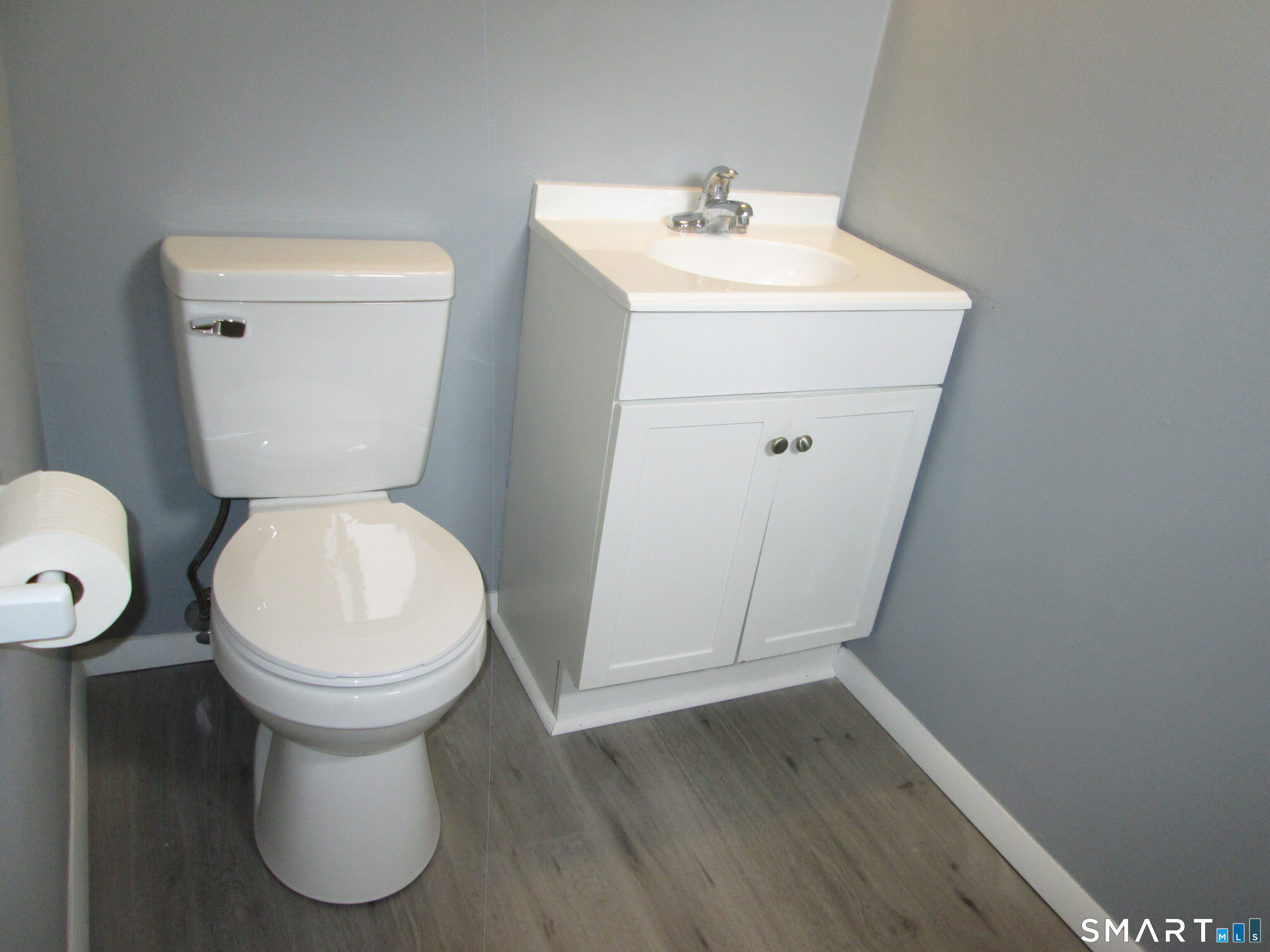285 Queen Street, Unit 4F Southington, CT 06489 - Photo 13 of 22 a bathroom with a toilet sink and mirror