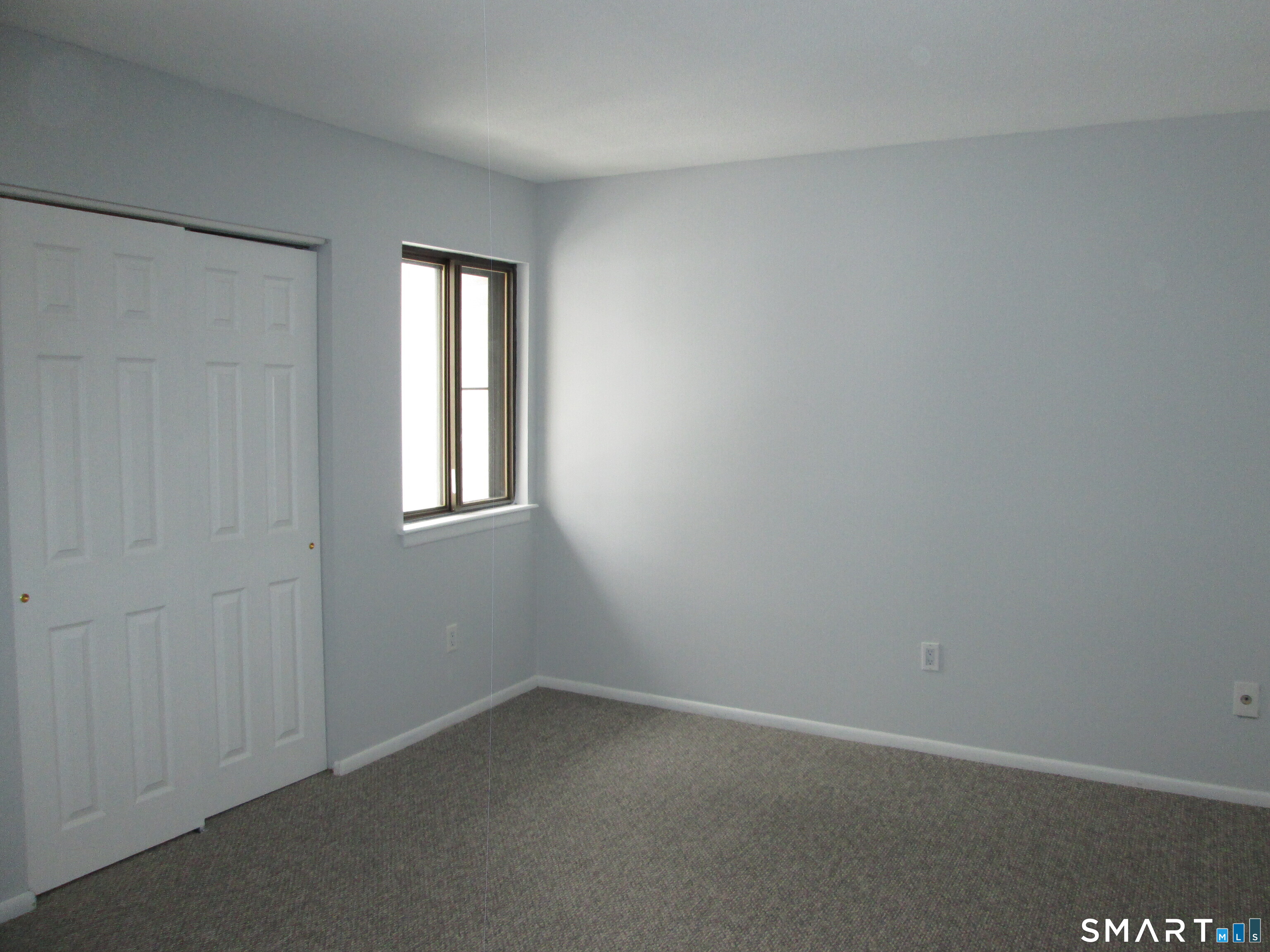 285 Queen Street, Unit 4F Southington, CT 06489 - Photo 14 of 22 an empty room with a window