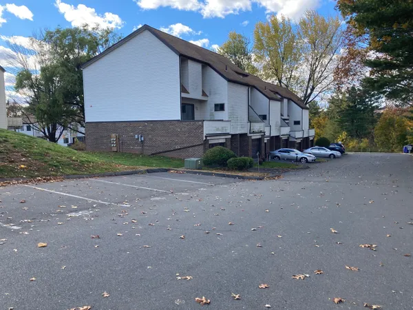 a view of a house with backyard and trees