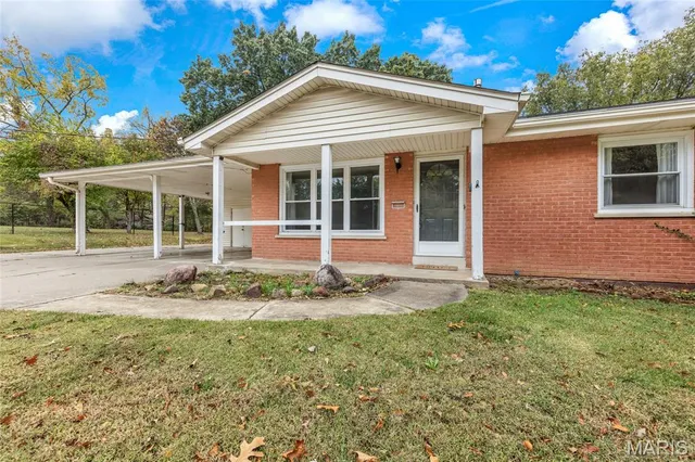 $330,000 | 2221 Muegge Road, St. Charles, MO 63303