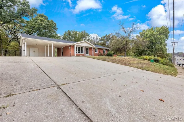 $330,000 | 2221 Muegge Road, St. Charles, MO 63303