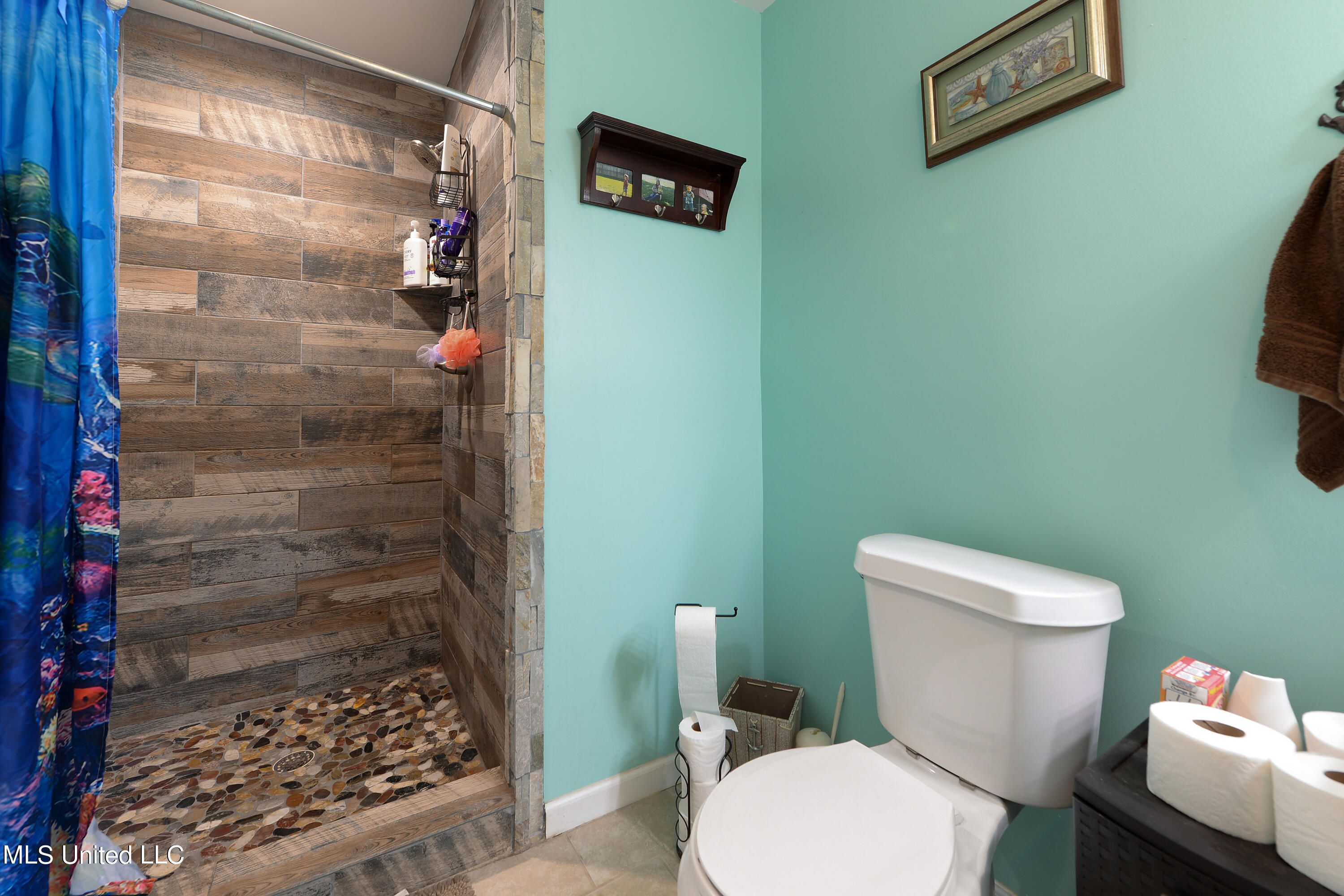4125 Del Rosa Avenue Moss Point, MS 39563 - Photo 20 of 33 Master Bathroom