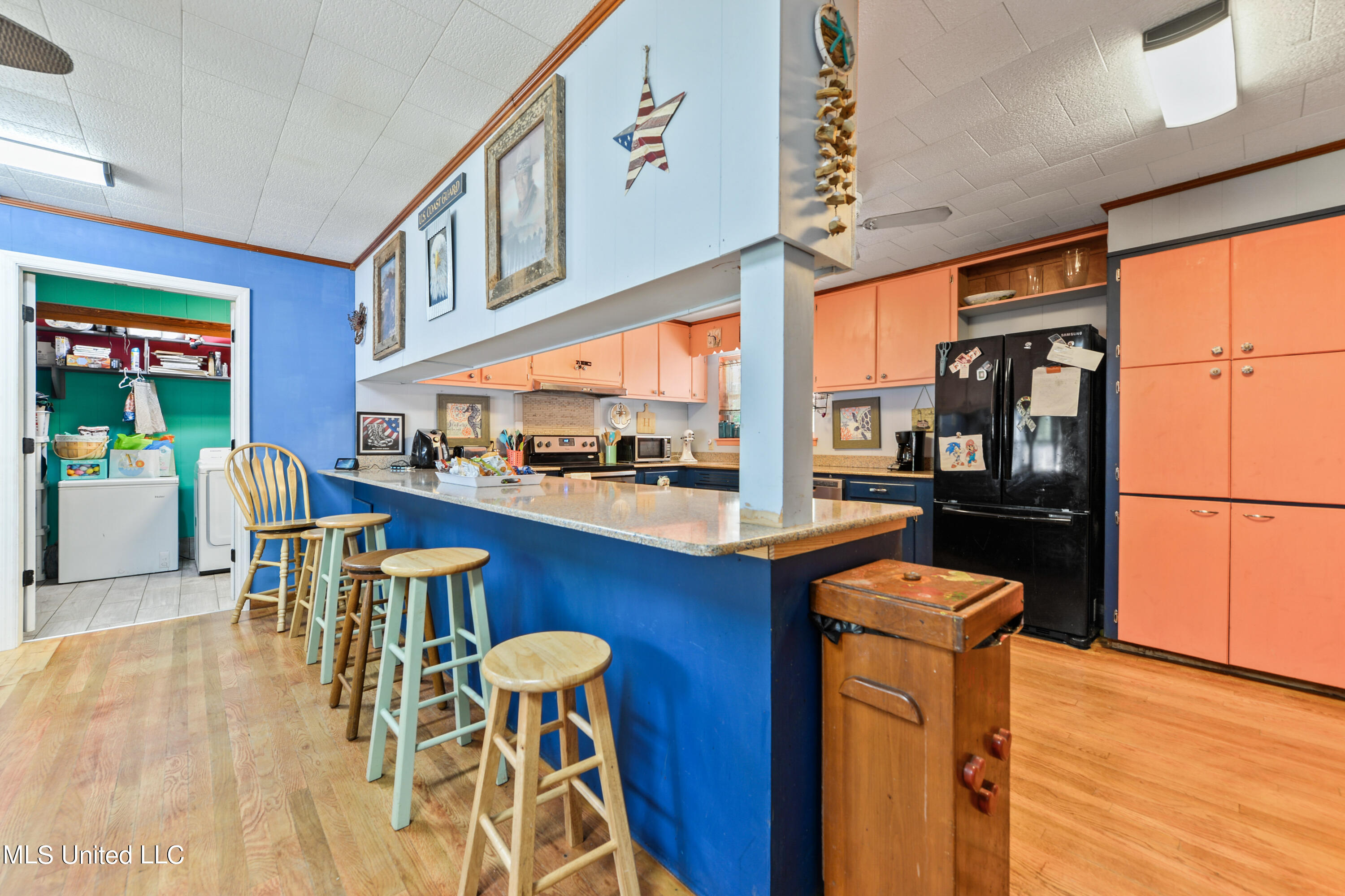 4125 Del Rosa Avenue Moss Point, MS 39563 - Photo 6 of 33 Kitchen Island w/ Barstools
