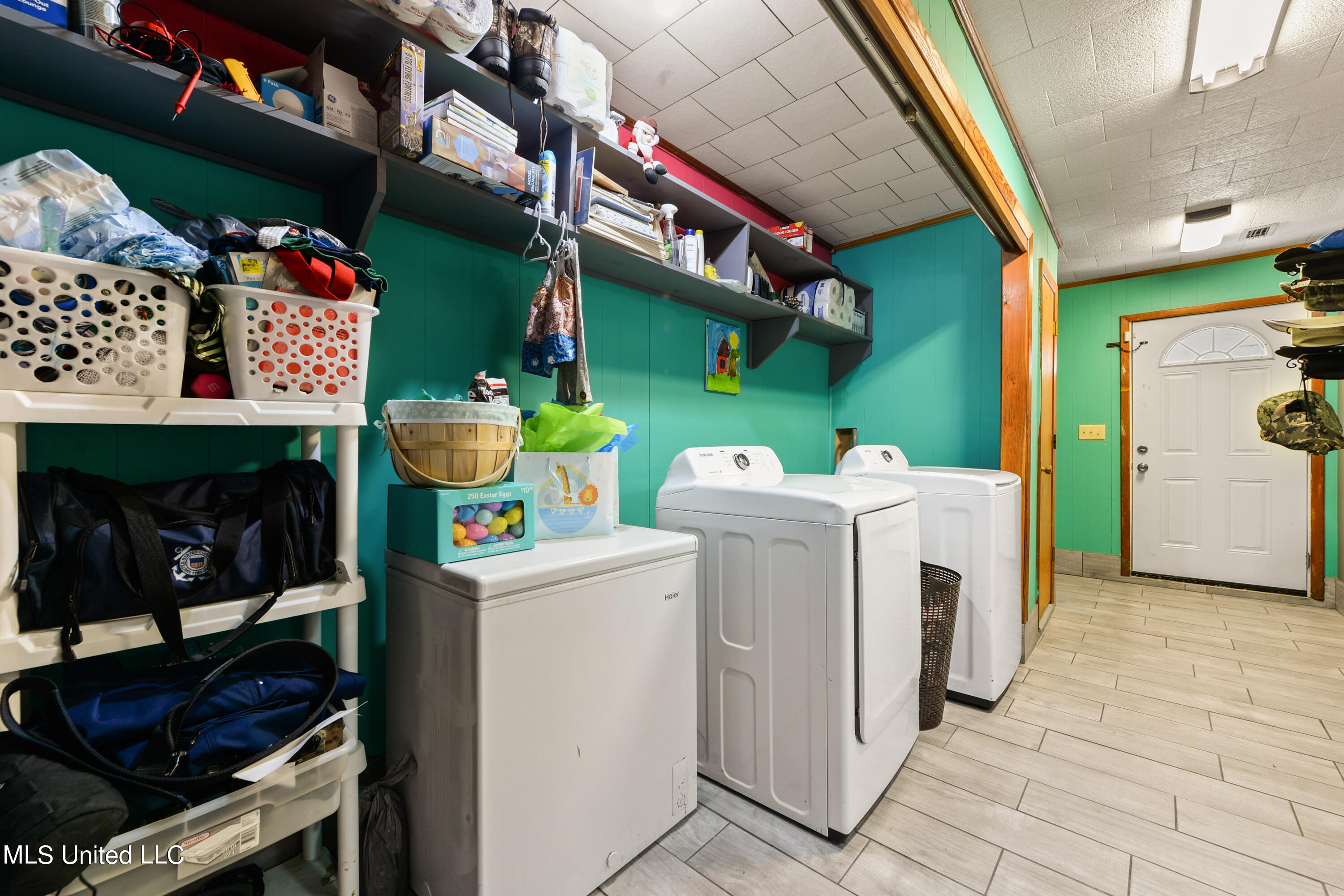 4125 Del Rosa Avenue Moss Point, MS 39563 - Photo 8 of 33 Laundry/Mud Room w/ Washer & Dryer