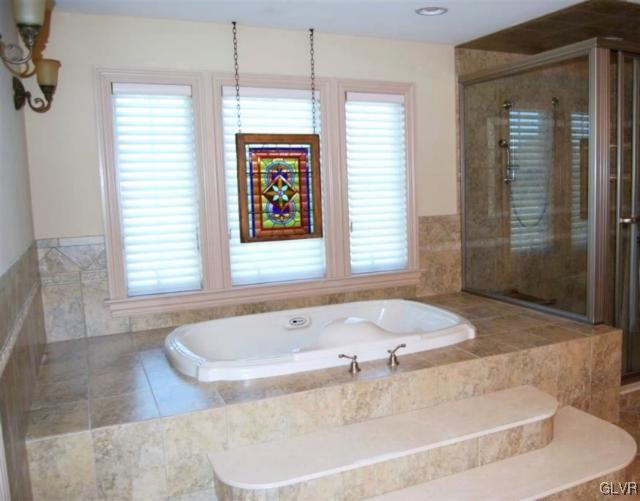 3575 Manor Road Bethlehem, PA 18020 - Photo 11 of 25 Gallery Image 11