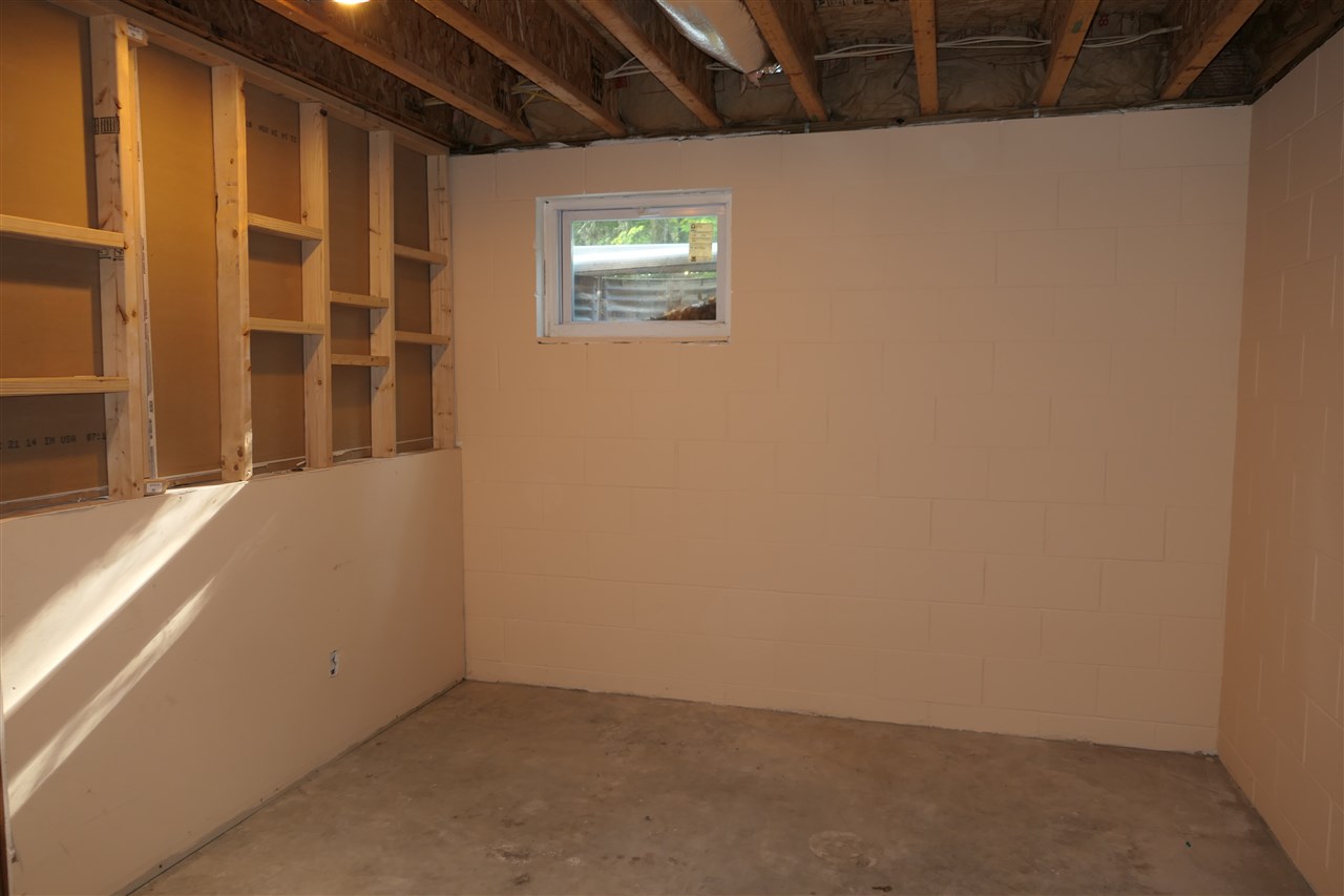 1756 South Coleman Road Shepherd, MI 48883 - Photo 25 of 32 1867768-24.JPG