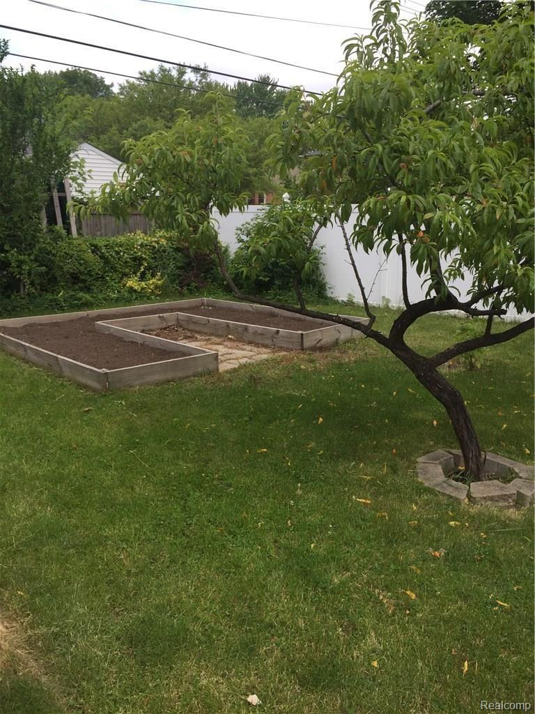 9977 Inkster Road Livonia, MI 48150 - Photo 30 of 45 IMG_1622.JPG