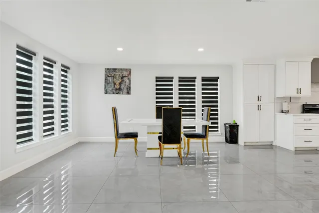 a view of livingroom with furniture and windows