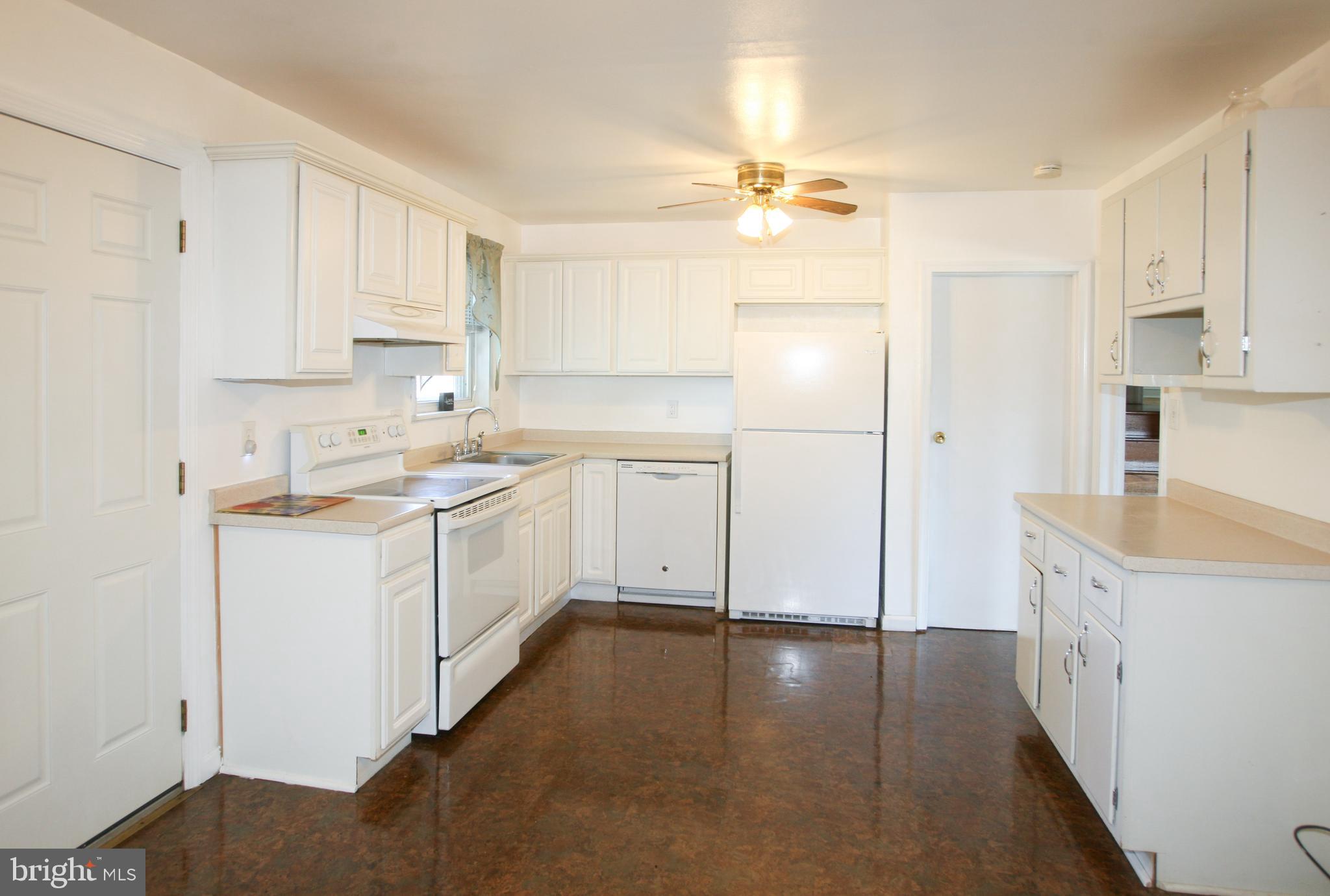12 Russell Road New Castle, DE 19720 - Photo 5 of 19 Gallery Image 5