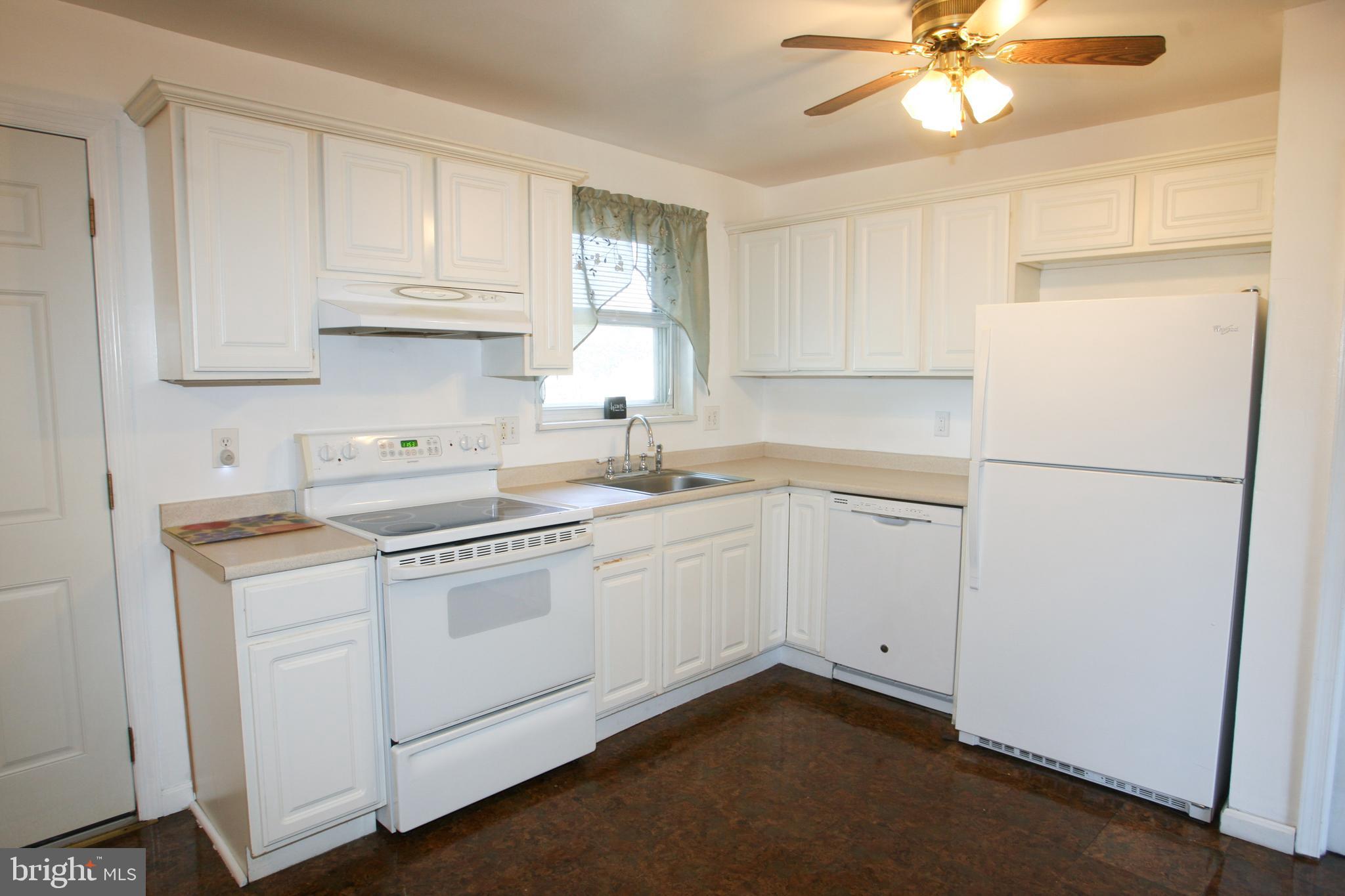 12 Russell Road New Castle, DE 19720 - Photo 6 of 19 Gallery Image 6