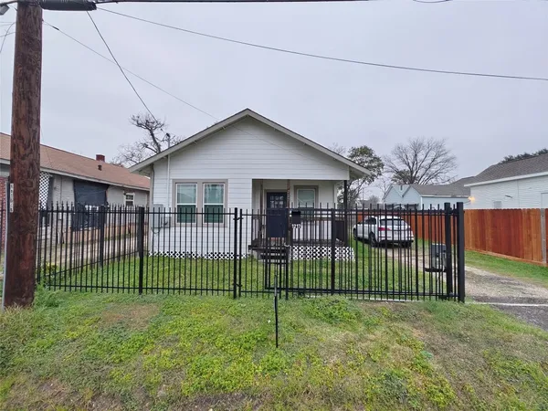 $1,775 | 1217 Campbell Street, Houston, TX 77009